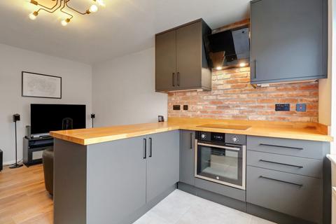 7 STRATTON COURT, WORPLESDON ROAD, GUILDFORD