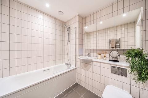 2 bedroom flat to rent, Mast Street, Barking, IG11
