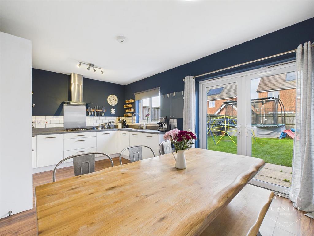 Dining kitchen