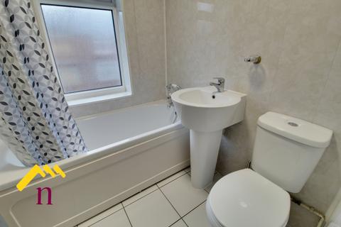 3 bedroom semi-detached house to rent, Green Street, Doncaster DN4