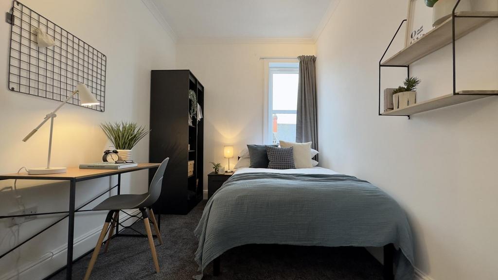 A bright and inviting double bedroom, perfect f...