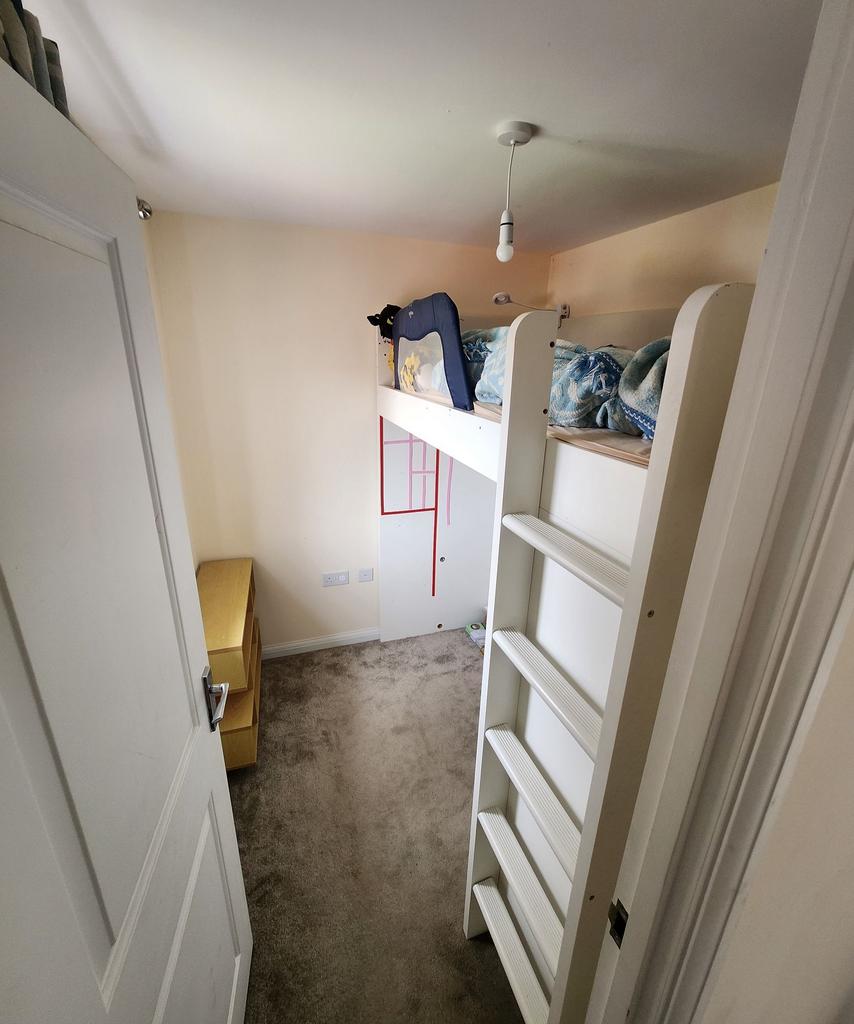 Compact, well-kept single bedroom with a raised...