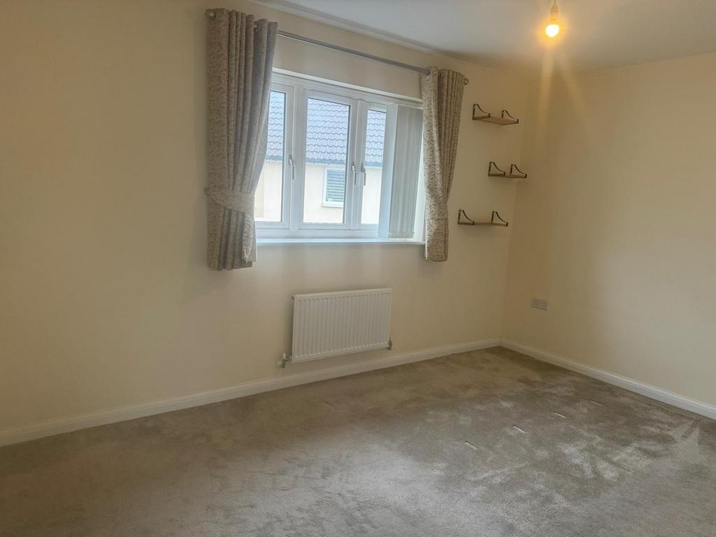 Bright, neutral double bedroom with a large win...