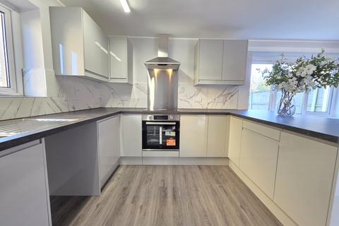 3 bedroom semi-detached house to rent, Bagots Oak, Stafford, ST17 9RS