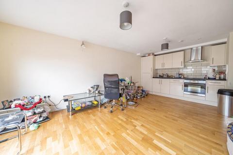 1 bedroom flat to rent, High Street,  Slough,  SL1