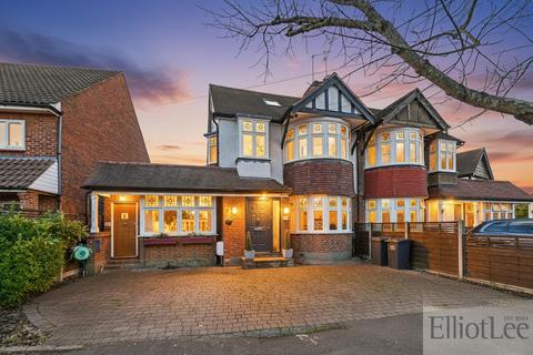 undefined, Derwent Avenue, Uxbridge UB10