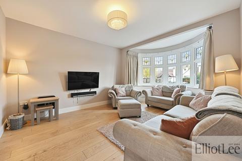 undefined, Derwent Avenue, Uxbridge UB10