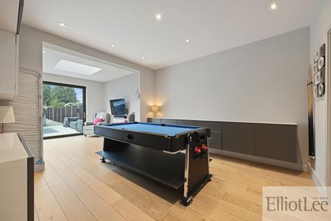 undefined, Derwent Avenue, Uxbridge UB10