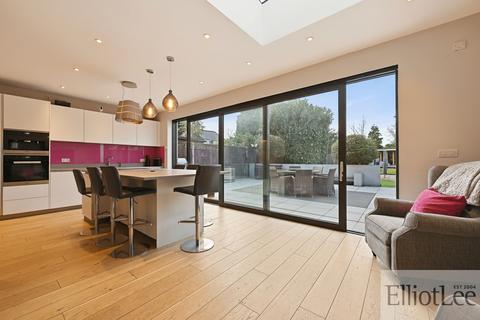 undefined, Derwent Avenue, Uxbridge UB10