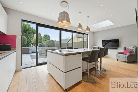 undefined, Derwent Avenue, Uxbridge UB10