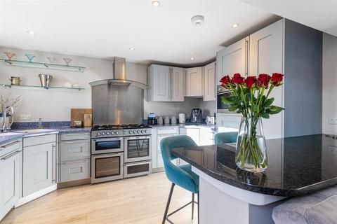 4 bedroom semi-detached house for sale, Oakwood Close, Dartmouth