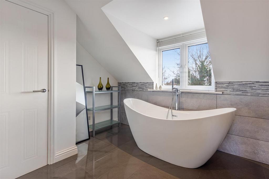 A20 - 7 Oakwood Close Dartmouth - 251118.jpg