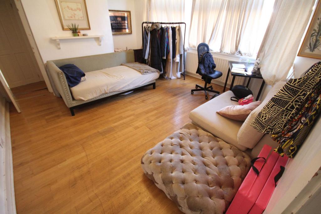 Living room 1