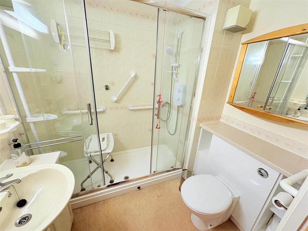 Bathroom/Shower Room