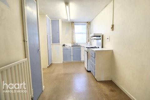 2 bedroom terraced house for sale, Buckbean Path, Harold Hill