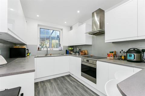 4 bedroom semi-detached house to rent, Churchfields, South Woodford, London