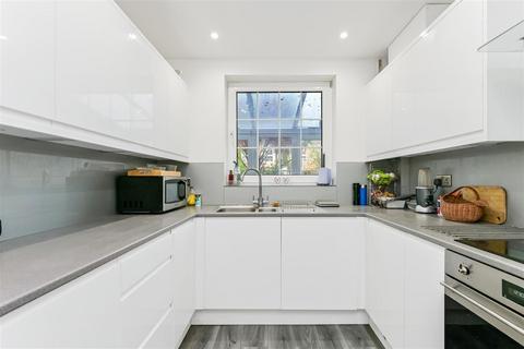 4 bedroom semi-detached house to rent, Churchfields, South Woodford, London