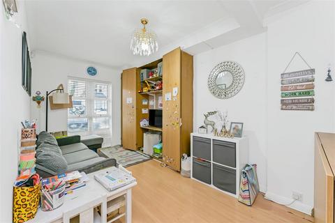 4 bedroom semi-detached house to rent, Churchfields, South Woodford, London