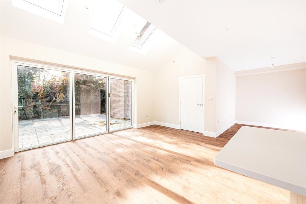 Dining Area / Snug