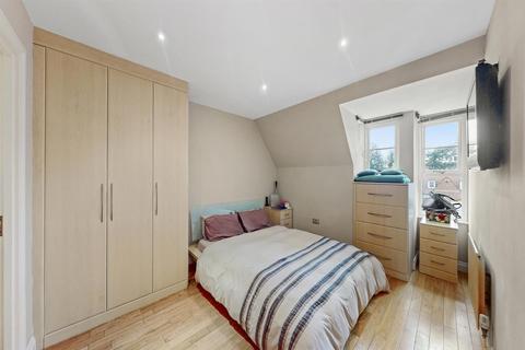 2 bedroom flat to rent, Cottage Close, London HA2