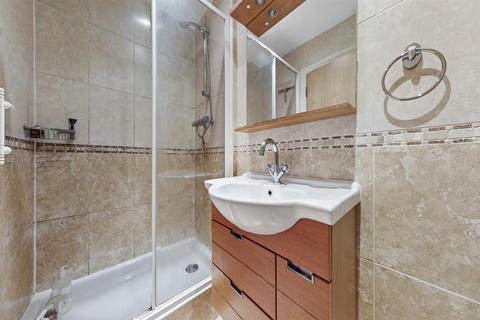 2 bedroom flat to rent, Cottage Close, London HA2