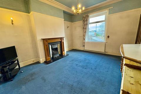 4 bedroom terraced house for sale, Huddersfield Road, Elland
