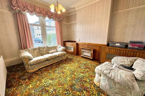 4 bedroom terraced house for sale, Huddersfield Road, Elland