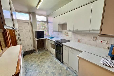 4 bedroom terraced house for sale, Huddersfield Road, Elland