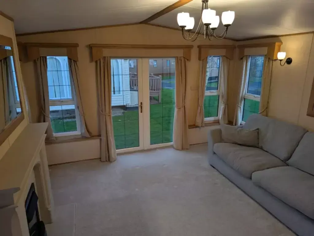 7401 Bockenfield Park Living 1