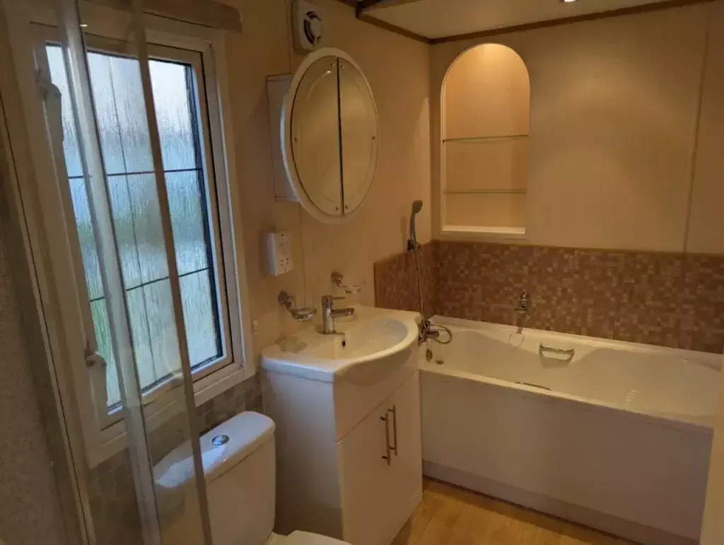 7401 Bockenfield Park Bathroom