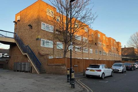 undefined, Tamar Way, Tottenham