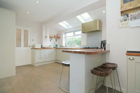 4 bedroom semi-detached bungalow for sale, Half Mile Gardens, Stanningley, Pudsey