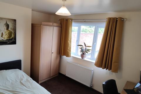 6 bedroom semi-detached house to rent, Nottingham NG7