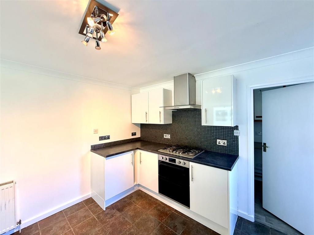 Kitchen 2.jpg