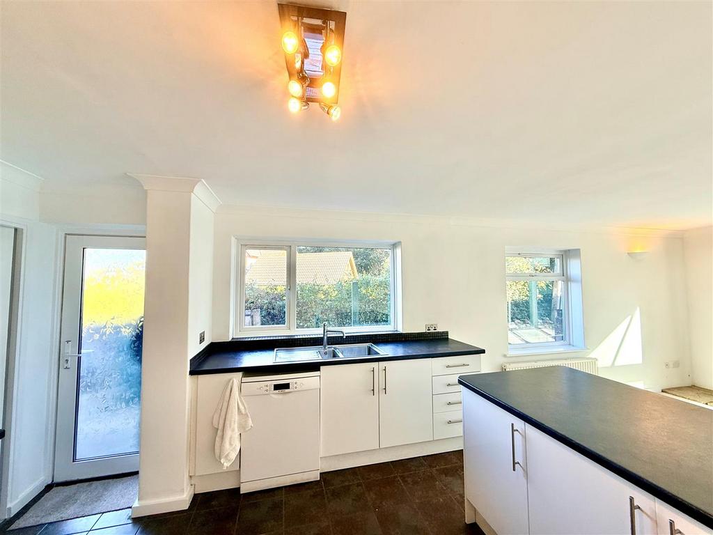 Kitchen3.jpg
