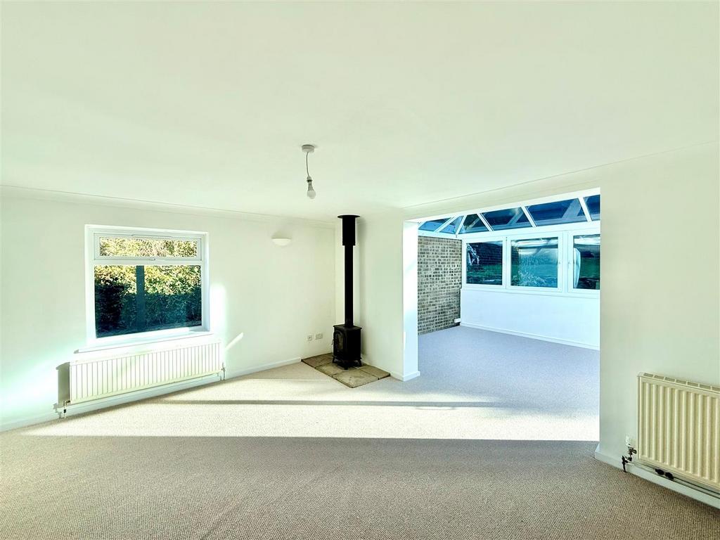 Living Room to Conservatory.jpg