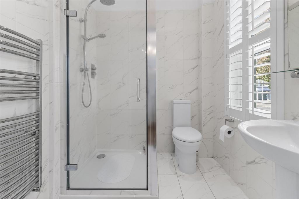En-Suite Shower Room Bedroom 1