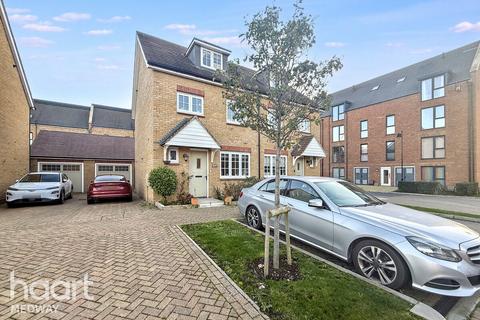 4 bedroom semi-detached house for sale, Crusade Way, ROCHESTER