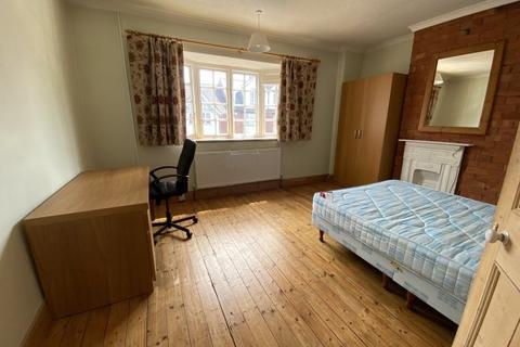 3 bedroom house share to rent, Knighton Road