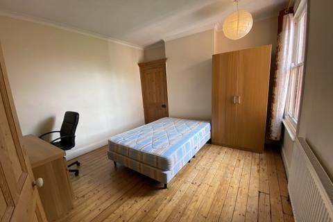 3 bedroom house share to rent, Knighton Road