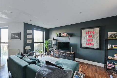 2 bedroom flat for sale, Bedford Hill, Balham, London, SW12
