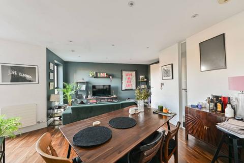 2 bedroom flat for sale, Bedford Hill, Balham, London, SW12
