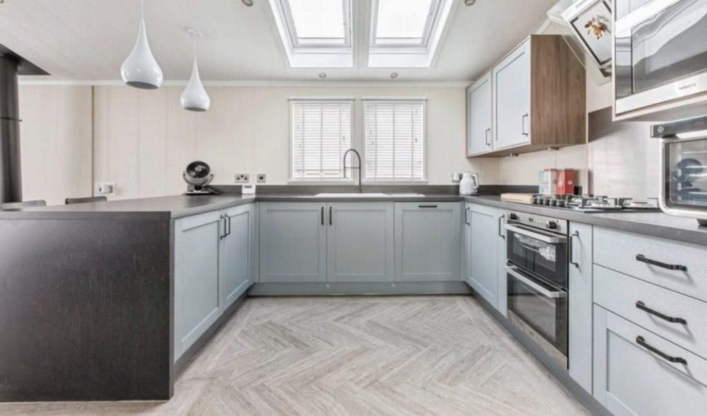 Modern Spacious Lodge On Felmoor Kitchen