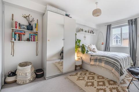 2 bedroom flat for sale, Faraday Road, Surrey GU1