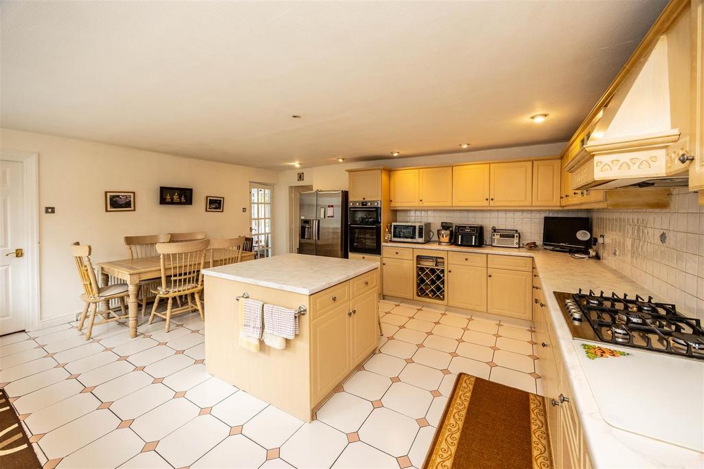 Dining kitchen