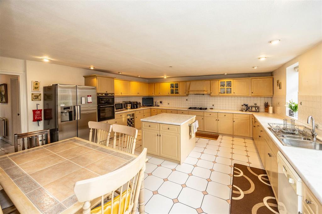 Dining kitchen