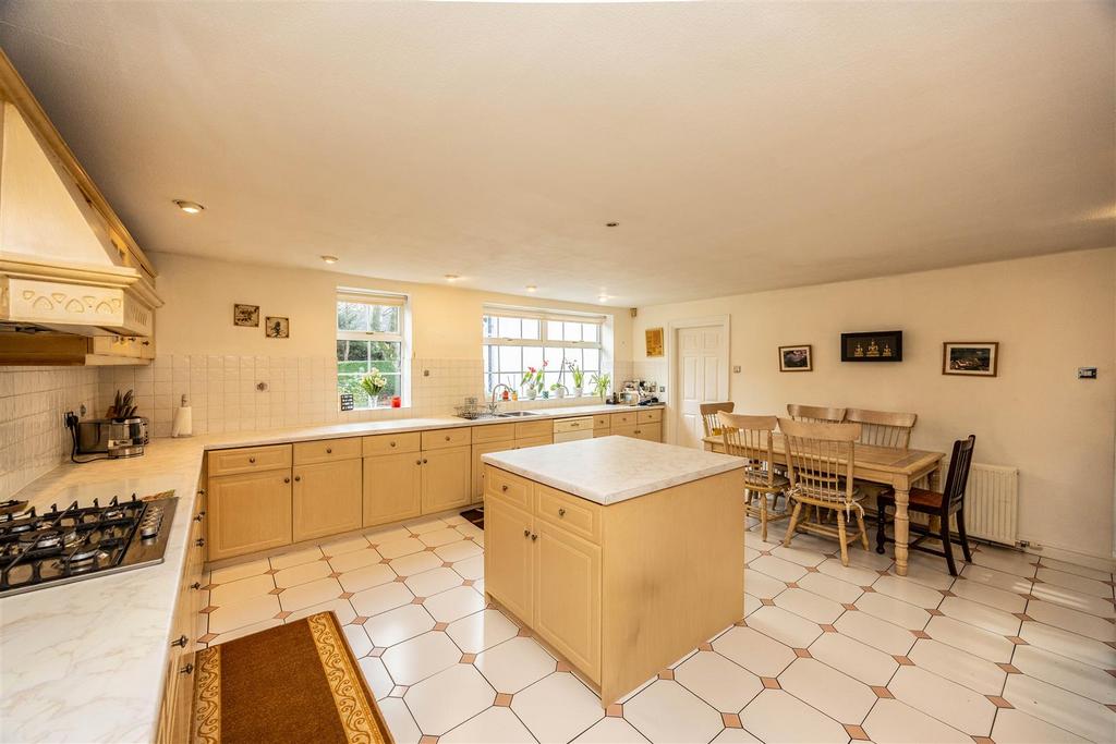 Dining kitchen