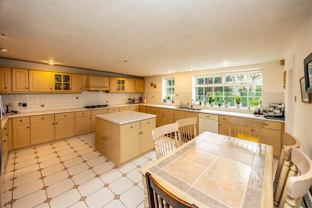 Dining kitchen
