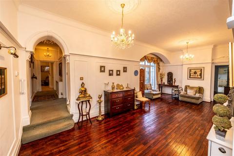 4 bedroom house for sale, Woodside Road, Huddersfield HD4
