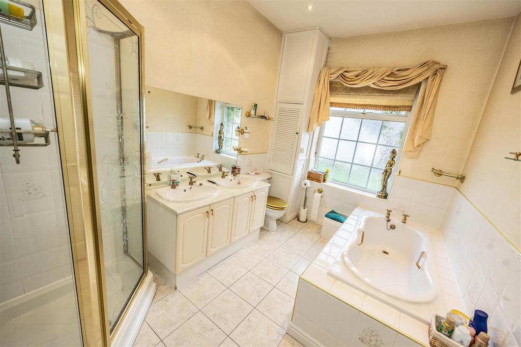En suite bathroom